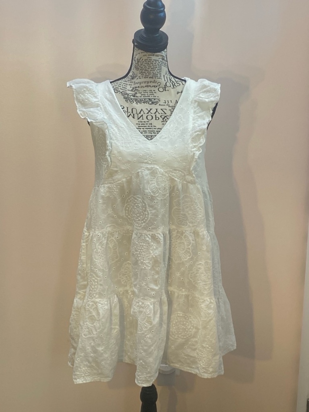 ANDREE BY UNIT White Eyelet V-Neck Tiered Ruffle Mini Dress